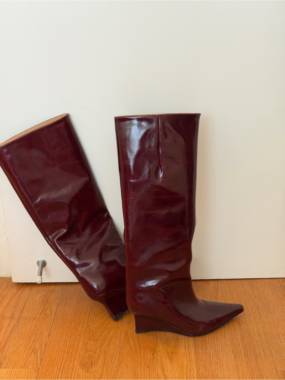 Women’s Tall Pointed-Toe Knee Boots in Burgundy - Picture 1 of 7